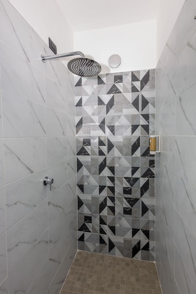 Crossroad Hotel — Hotel rooms in Rome, Lazio