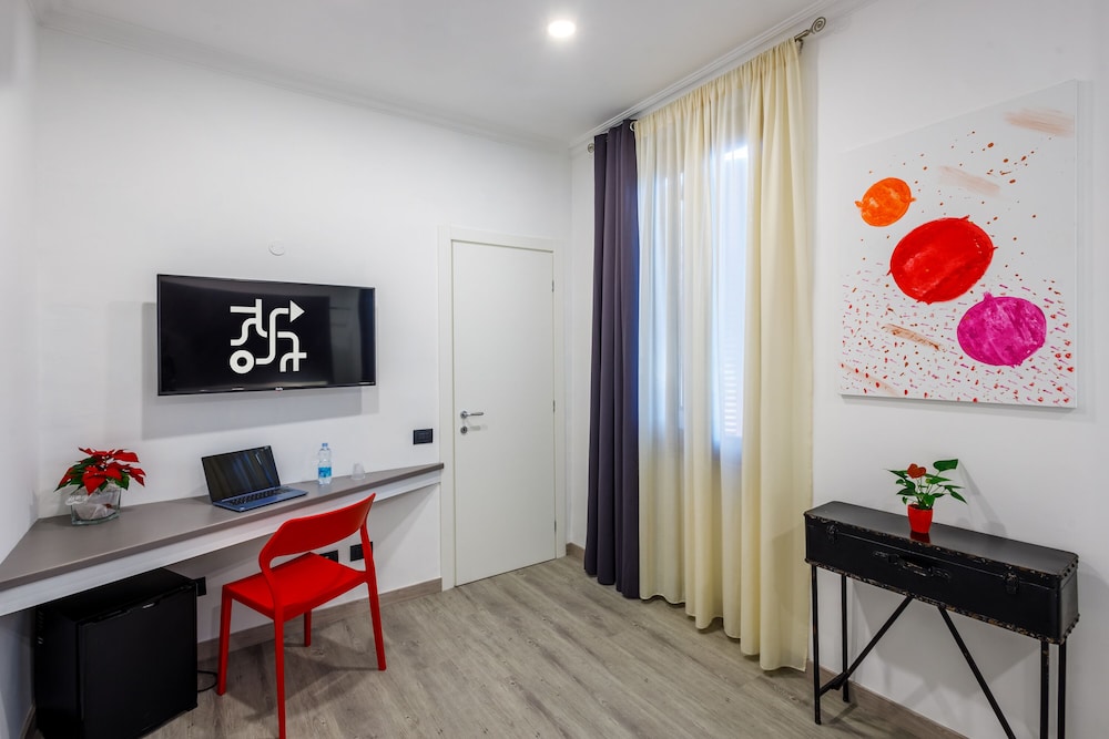 Crossroad Hotel — Hotel rooms in Rome, Lazio