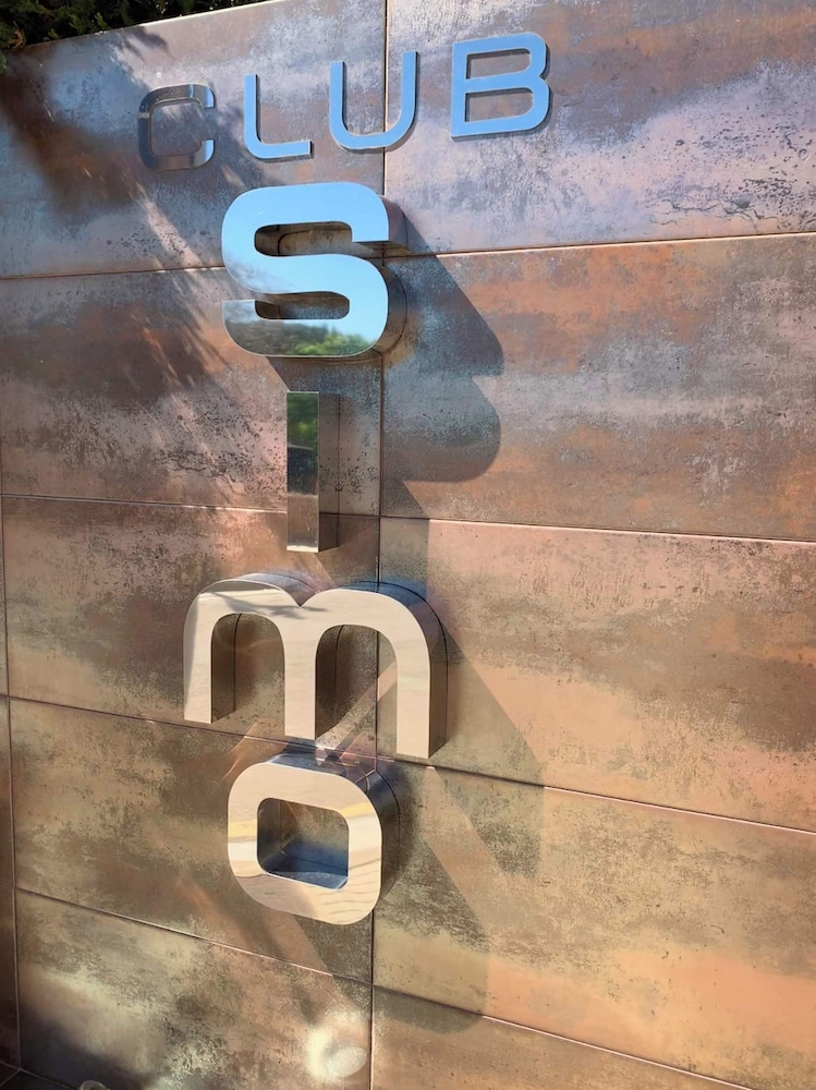Club Simo Aparthotel — Hotel building in Cala Millor, Balearic Islands