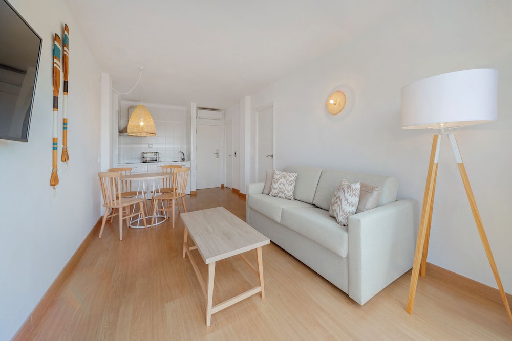 Club Simo Aparthotel — Hotel rooms in Cala Millor, Balearic Islands