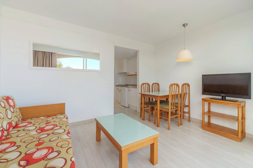 Club Simo Aparthotel — Hotel rooms in Cala Millor, Balearic Islands