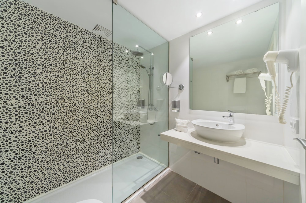 Club Simo Aparthotel — Hotel rooms in Cala Millor, Balearic Islands