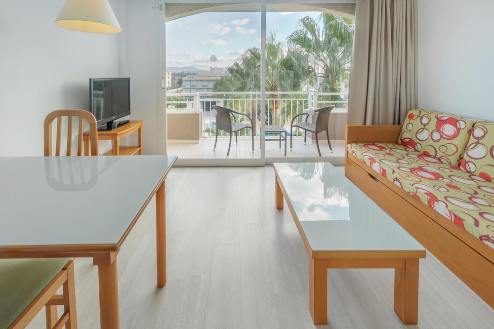Club Simo Aparthotel — Hotel rooms in Cala Millor, Balearic Islands