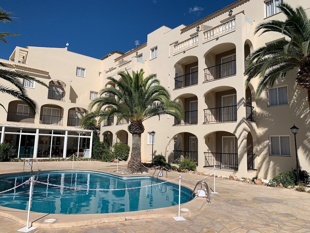Club Simo Aparthotel — Hotel building in Cala Millor, Balearic Islands