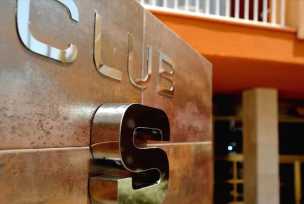 Club Simo Aparthotel — Hotel building in Cala Millor, Balearic Islands