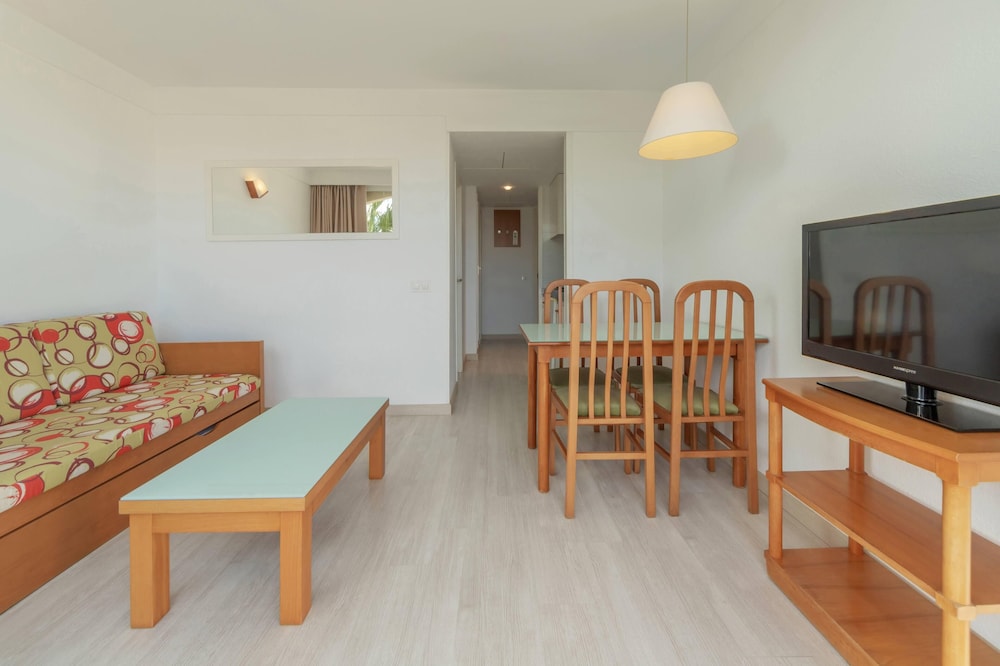 Club Simo Aparthotel — Hotel rooms in Cala Millor, Balearic Islands
