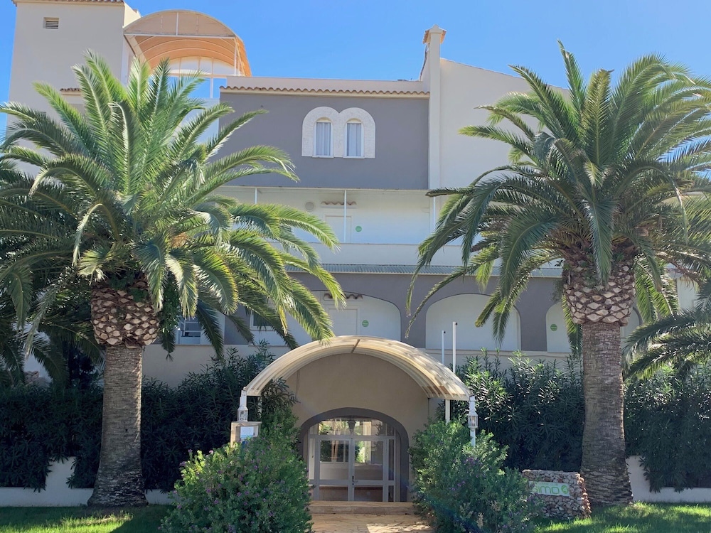 Club Simo Aparthotel — Hotel building in Cala Millor, Balearic Islands