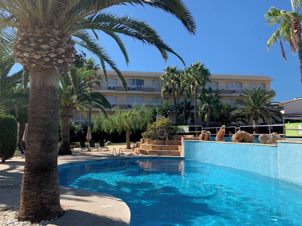 Club Simo Aparthotel — Swimming pool in Cala Millor, Balearic Islands