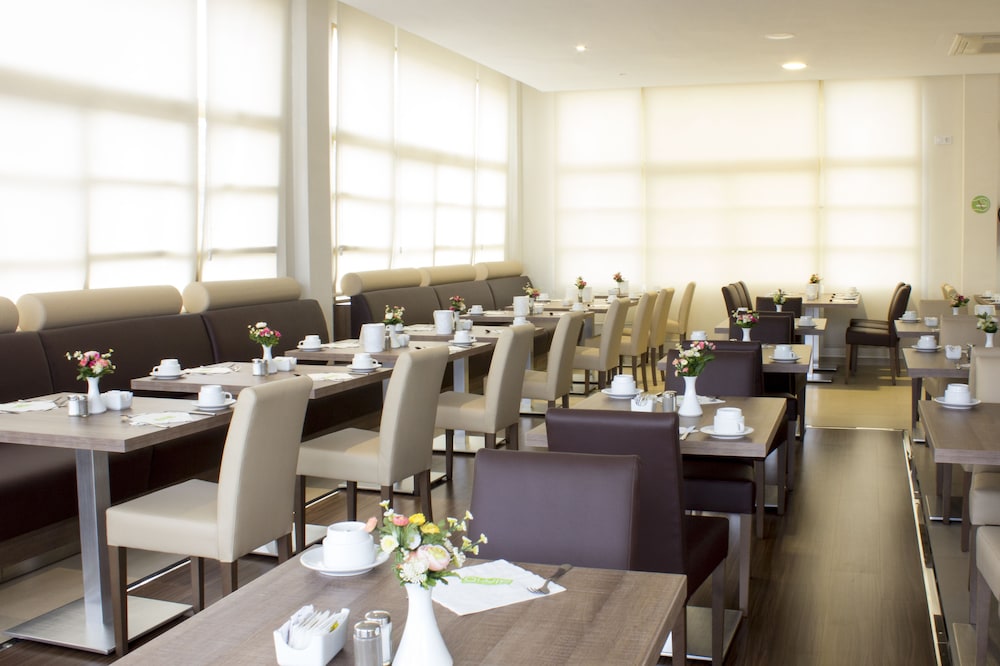 Club Simo Aparthotel — Restaurant & bars in Cala Millor, Balearic Islands