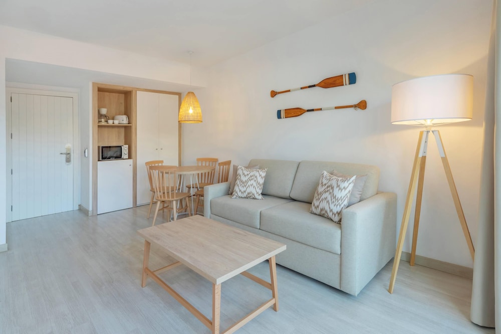 Club Simo Aparthotel — Hotel rooms in Cala Millor, Balearic Islands