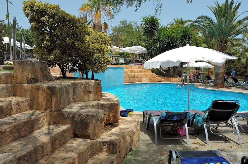 Club Simo Aparthotel — Swimming pool in Cala Millor, Balearic Islands