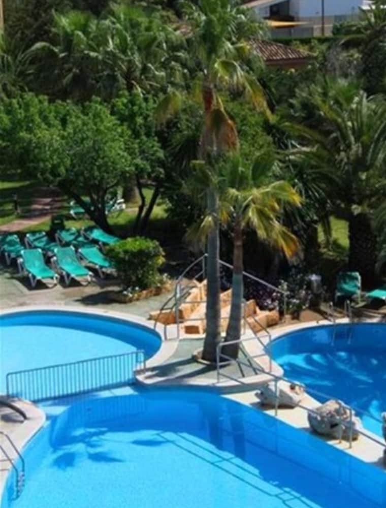 Club Simo Aparthotel — Swimming pool in Cala Millor, Balearic Islands
