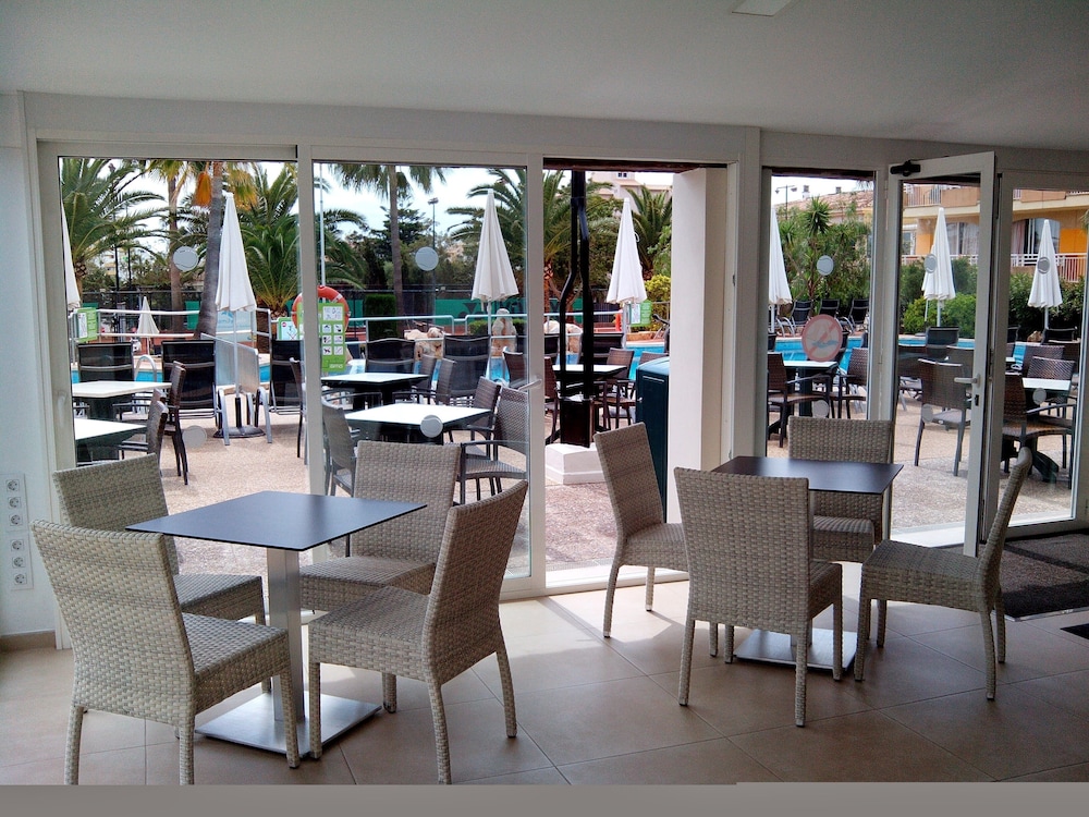 Club Simo Aparthotel — Restaurant & bars in Cala Millor, Balearic Islands
