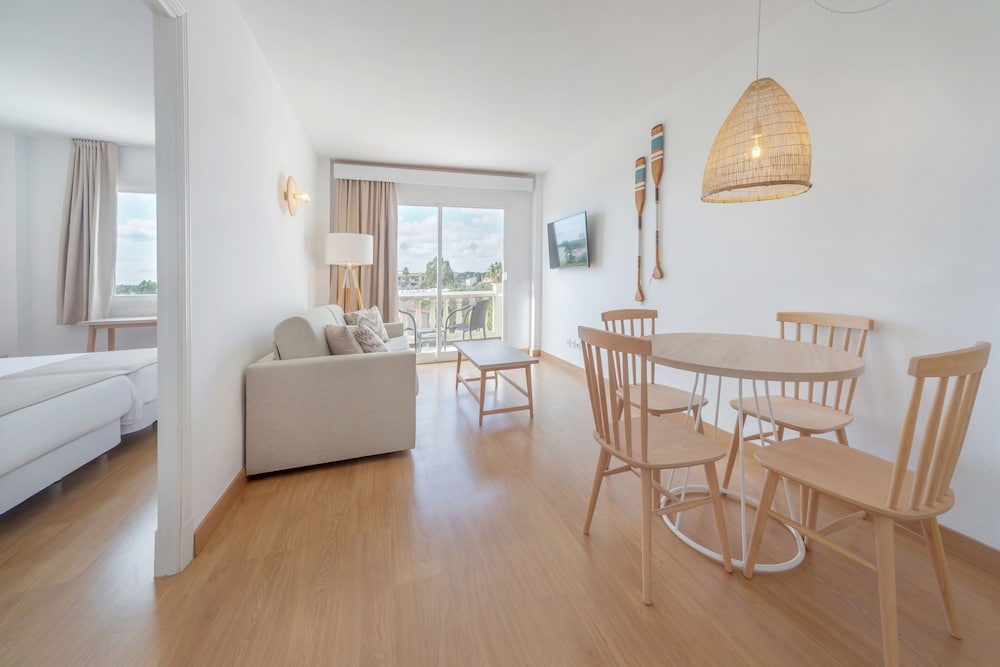 Club Simo Aparthotel — Hotel rooms in Cala Millor, Balearic Islands