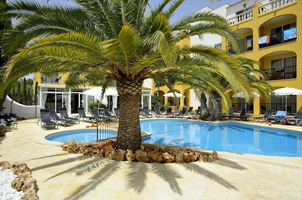 Club Simo Aparthotel — Swimming pool in Cala Millor, Balearic Islands