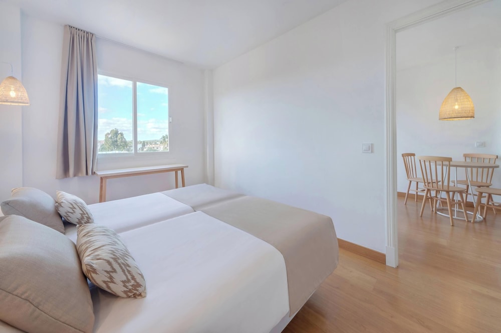 Club Simo Aparthotel — Hotel rooms in Cala Millor, Balearic Islands