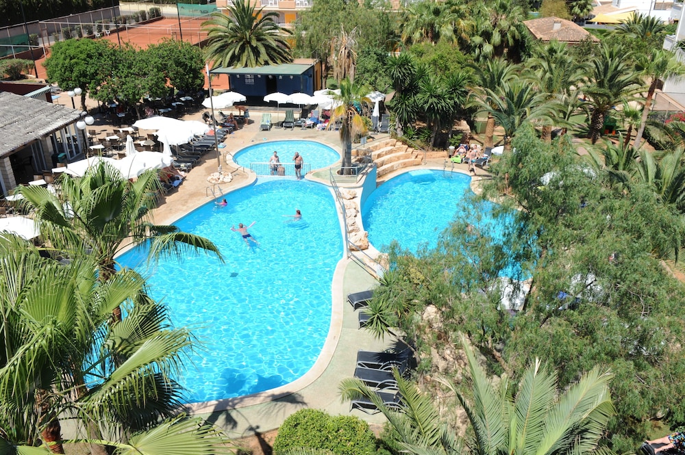 Club Simo Aparthotel — Swimming pool in Cala Millor, Balearic Islands