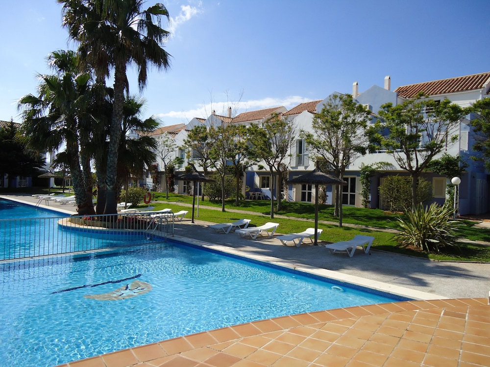Club Ciudadela Aparthotel — Swimming pool in Cala'n Bosch, Balearic Islands