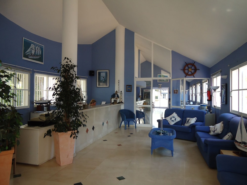 Club Ciudadela Aparthotel — Hotel building in Cala'n Bosch, Balearic Islands