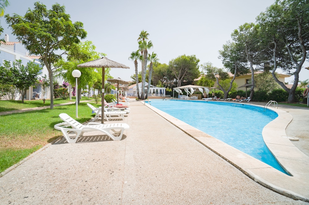 Club Ciudadela Aparthotel — Swimming pool in Cala'n Bosch, Balearic Islands