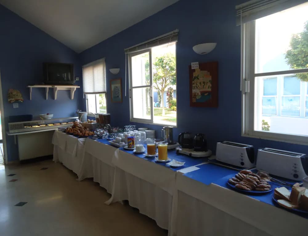 Club Ciudadela Aparthotel — Restaurant & bars in Cala'n Bosch, Balearic Islands