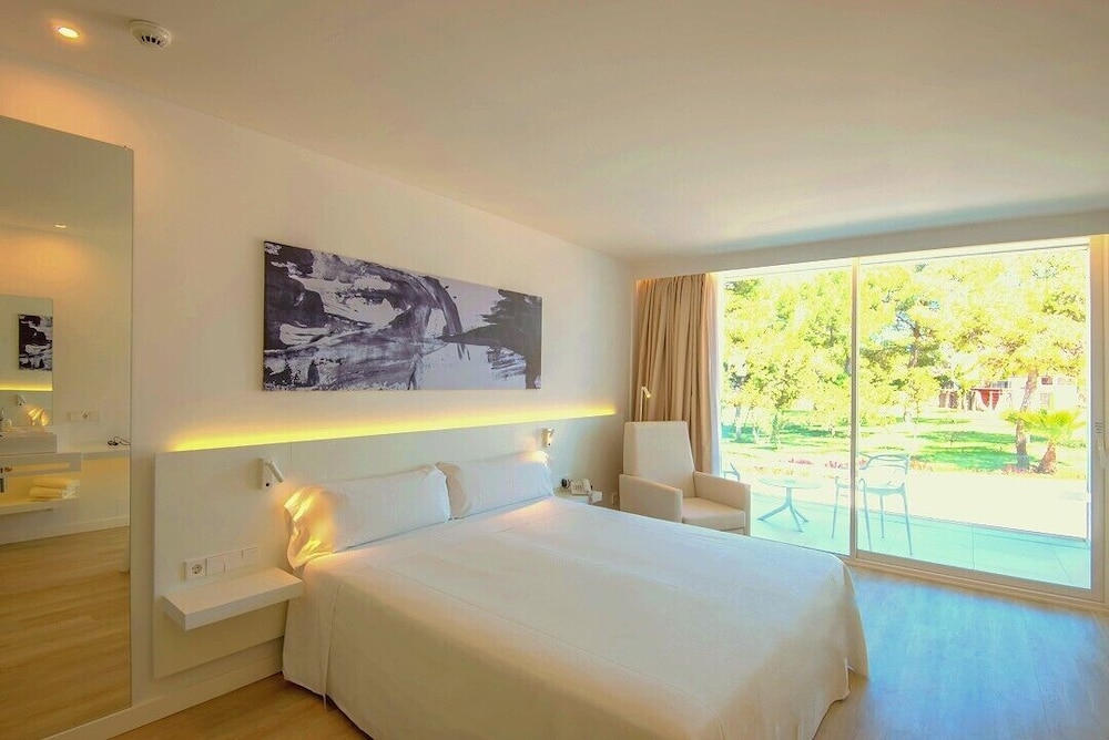 Els Pins Resort and Spa — Hotel rooms in San Antonio, Balearic Islands