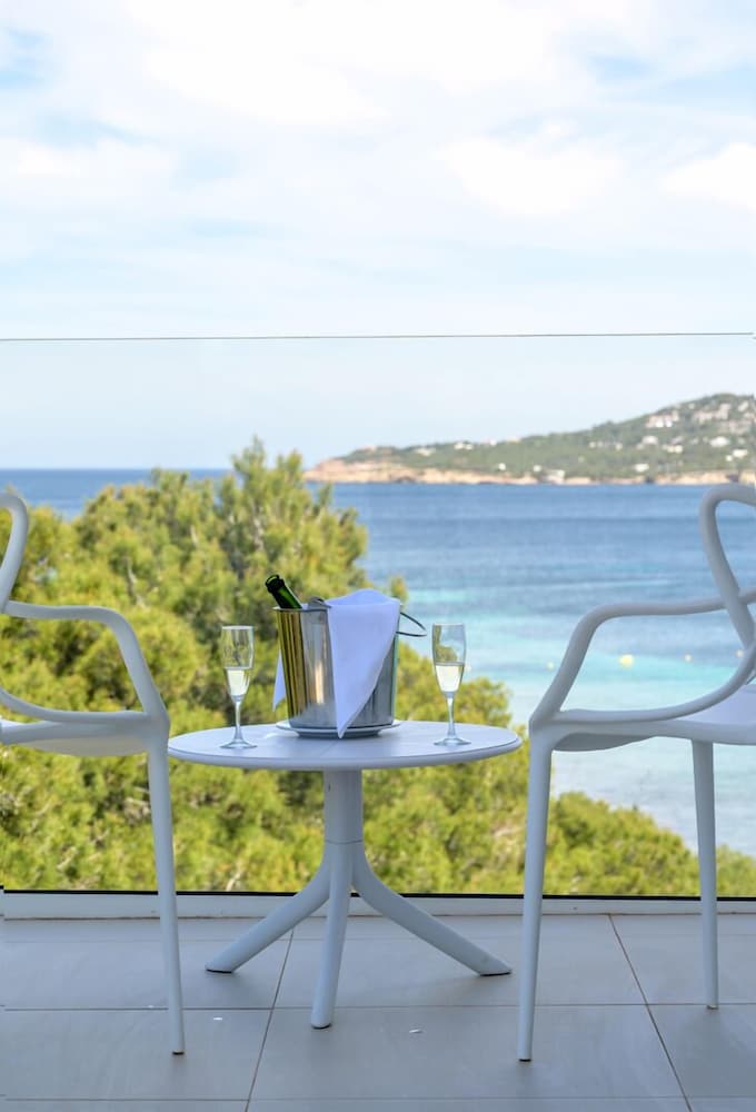 Els Pins Resort and Spa — Restaurant & bars in San Antonio, Balearic Islands