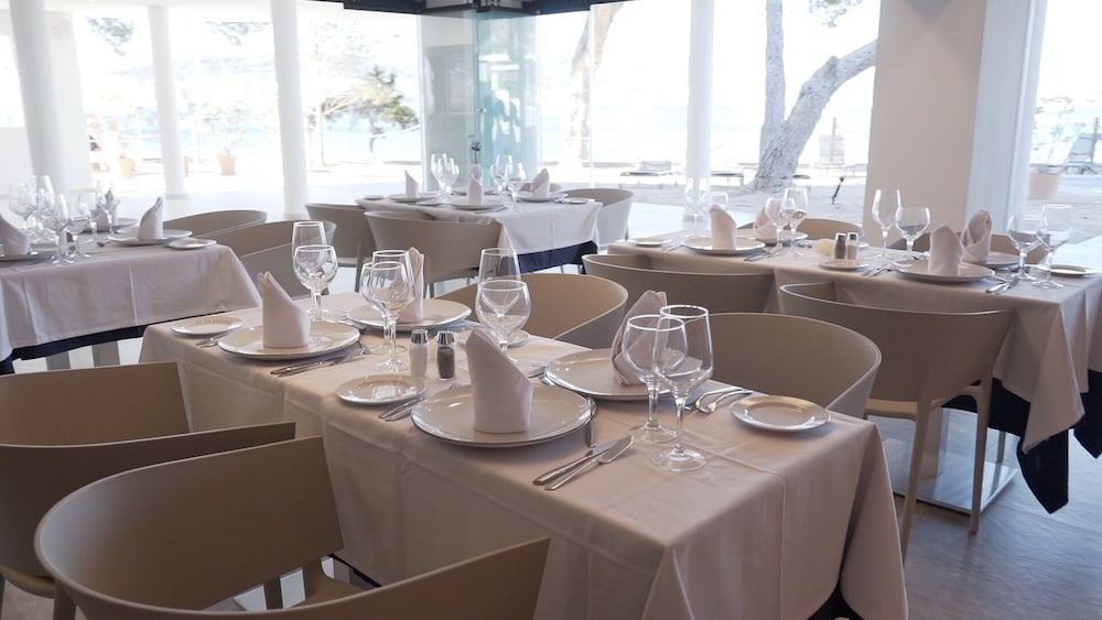 Els Pins Resort and Spa — Restaurant & bars in San Antonio, Balearic Islands