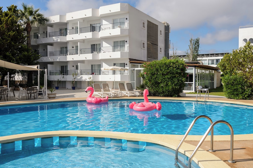 Hotel Vibra Isola - Adults Only — Swimming pool in Playa d'en Bossa, Balearic Islands