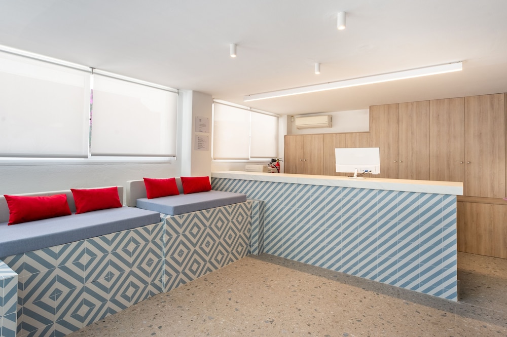 Hotel Vibra Isola - Adults Only — Hotel building in Playa d'en Bossa, Balearic Islands