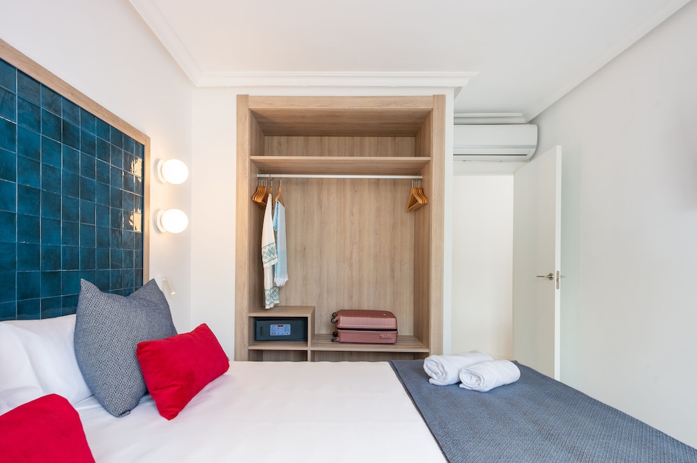 Hotel Vibra Isola - Adults Only — Hotel rooms in Playa d'en Bossa, Balearic Islands