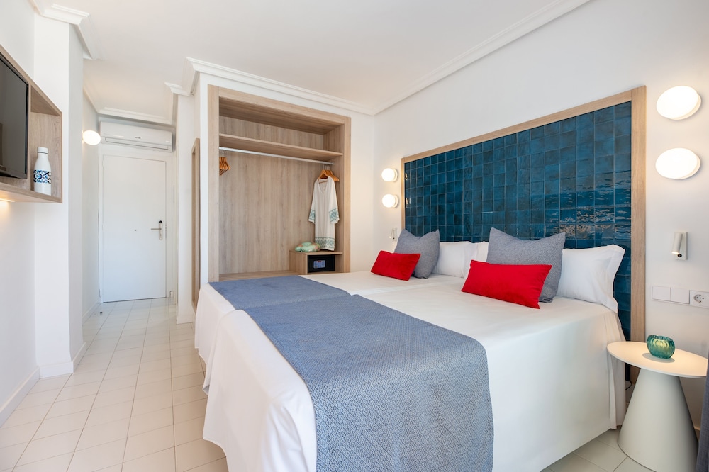 Hotel Vibra Isola - Adults Only — Hotel rooms in Playa d'en Bossa, Balearic Islands