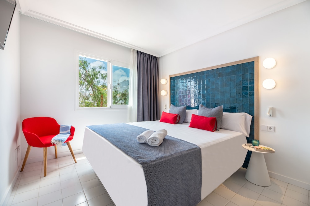 Hotel Vibra Isola - Adults Only — Hotel rooms in Playa d'en Bossa, Balearic Islands