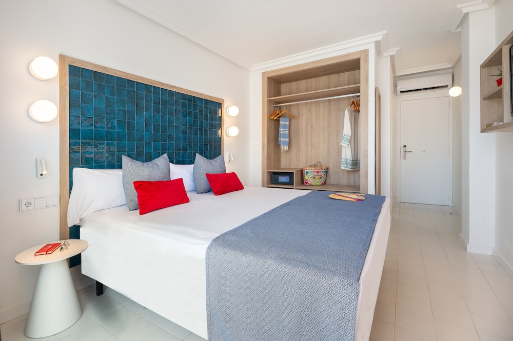 Hotel Vibra Isola - Adults Only — Hotel rooms in Playa d'en Bossa, Balearic Islands