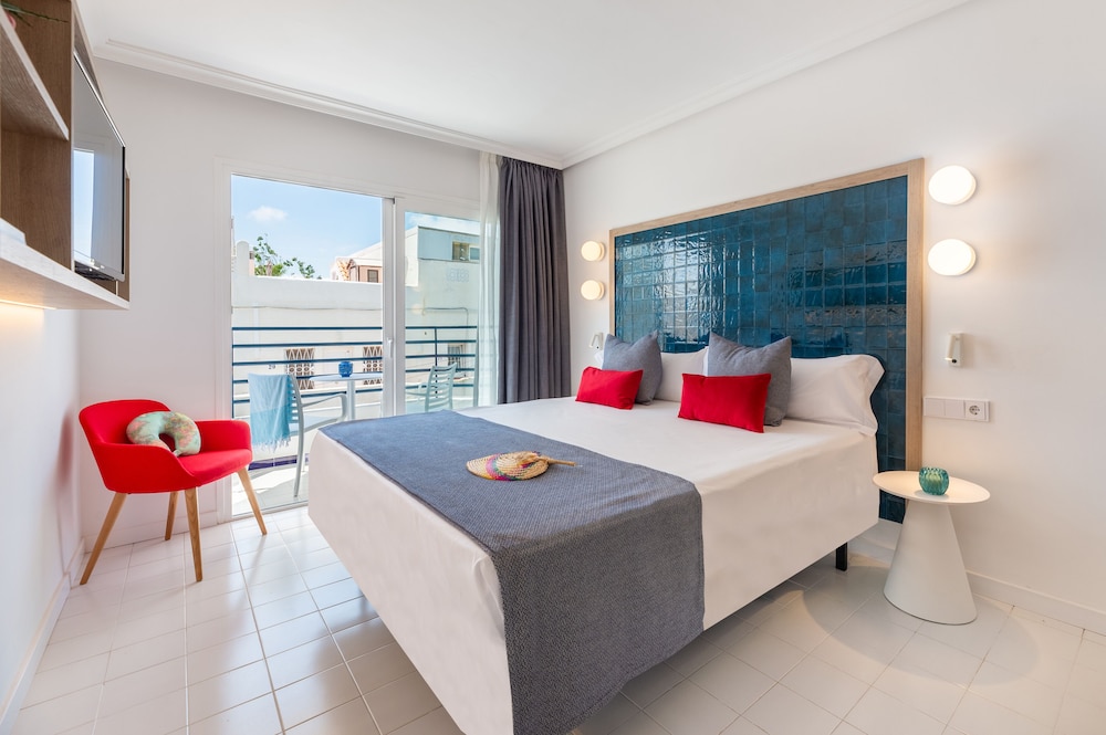Hotel Vibra Isola - Adults Only — Hotel rooms in Playa d'en Bossa, Balearic Islands