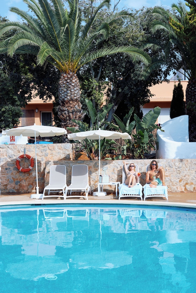 Hotel Vibra Isola - Adults Only — Swimming pool in Playa d'en Bossa, Balearic Islands