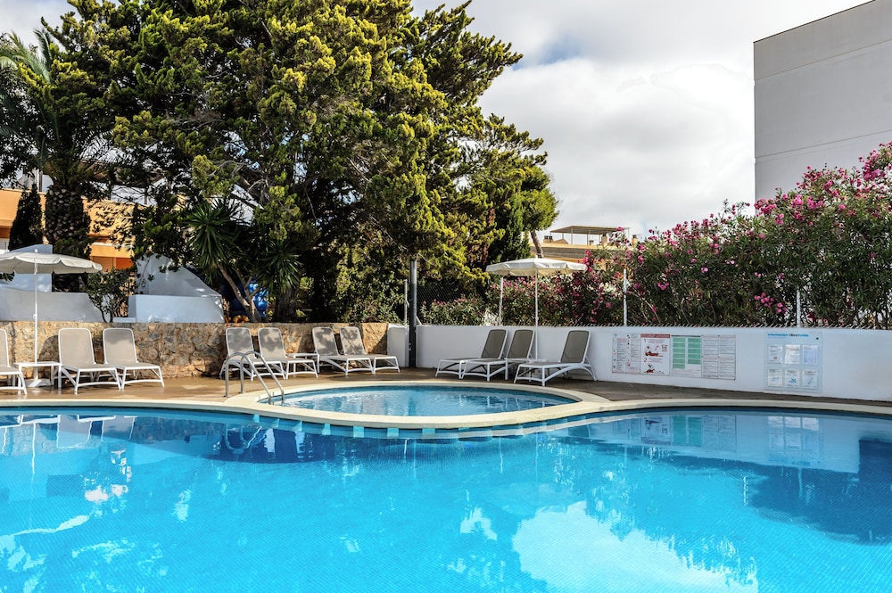 Hotel Vibra Isola - Adults Only — Swimming pool in Playa d'en Bossa, Balearic Islands