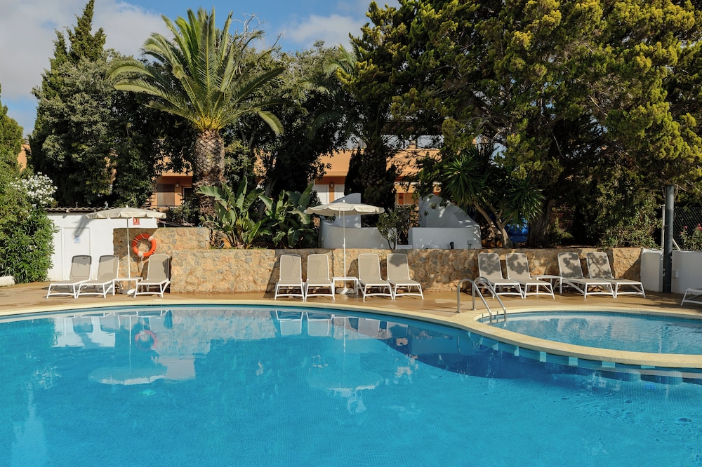 Hotel Vibra Isola - Adults Only — Swimming pool in Playa d'en Bossa, Balearic Islands