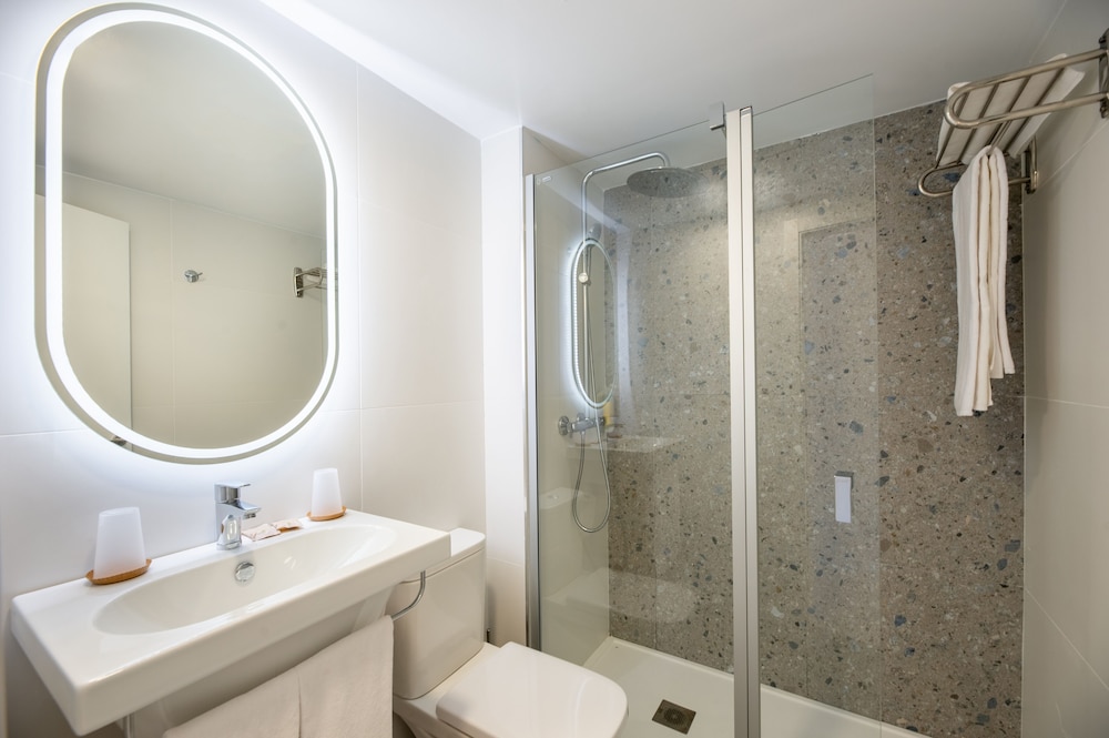 Hotel Vibra Isola - Adults Only — Hotel rooms in Playa d'en Bossa, Balearic Islands