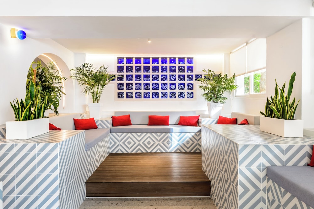 Hotel Vibra Isola - Adults Only — Restaurant & bars in Playa d'en Bossa, Balearic Islands