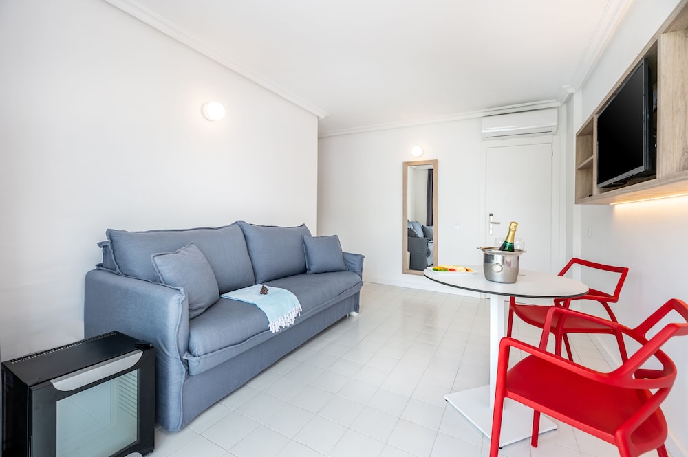 Hotel Vibra Isola - Adults Only — Hotel rooms in Playa d'en Bossa, Balearic Islands