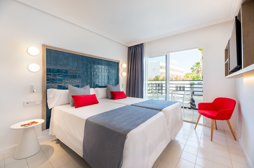 Hotel Vibra Isola - Adults Only — Hotel rooms in Playa d'en Bossa, Balearic Islands