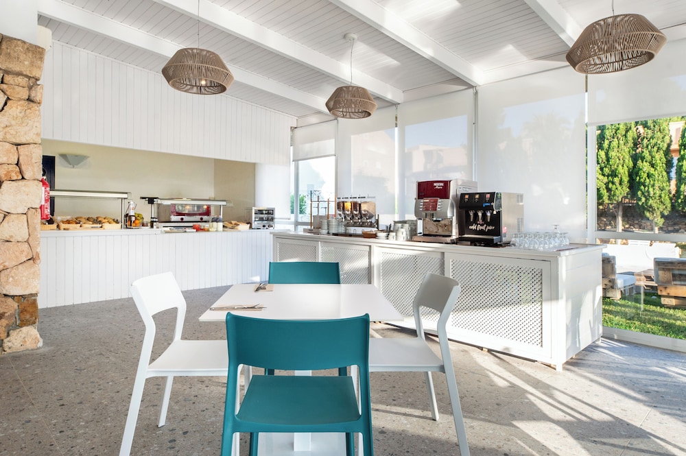 Hotel Vibra Isola - Adults Only — Restaurant & bars in Playa d'en Bossa, Balearic Islands