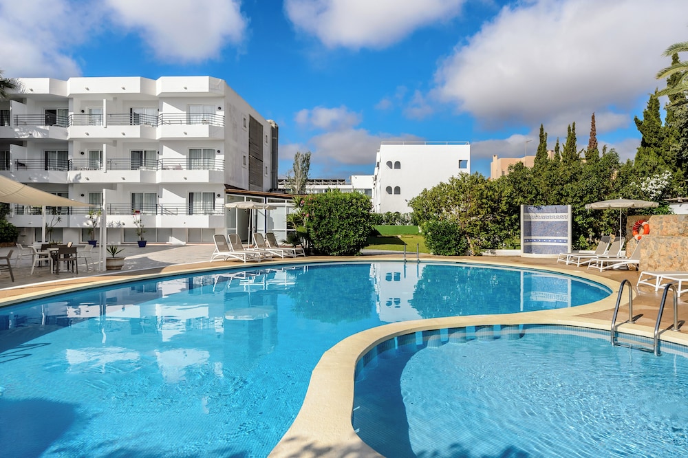 Hotel Vibra Isola - Adults Only — Swimming pool in Playa d'en Bossa, Balearic Islands