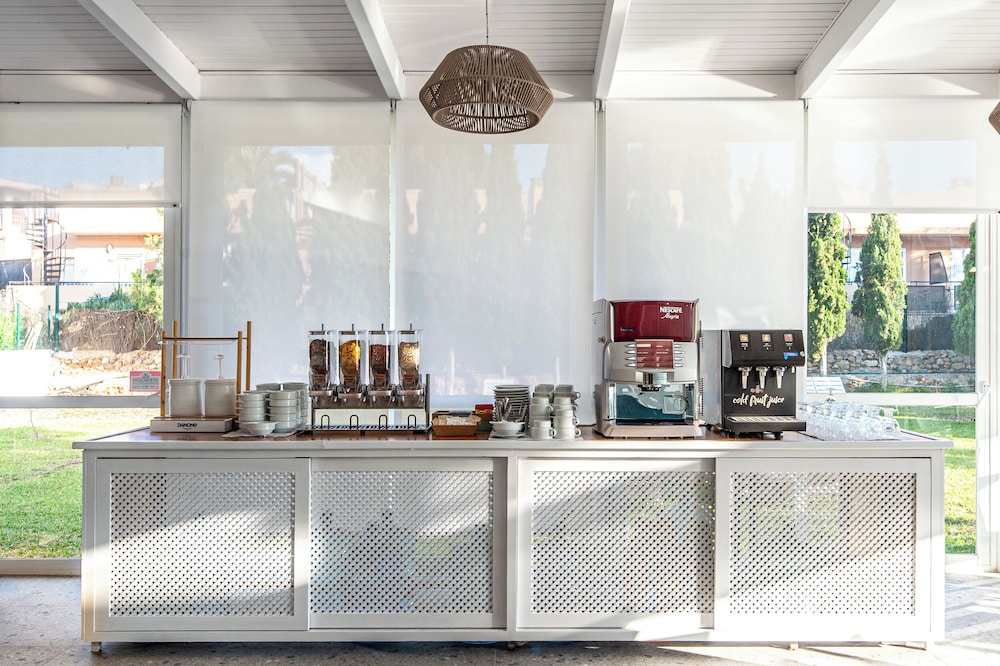 Hotel Vibra Isola - Adults Only — Restaurant & bars in Playa d'en Bossa, Balearic Islands