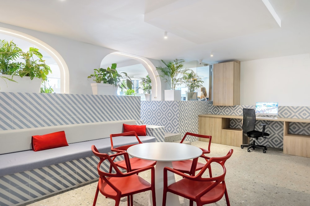 Hotel Vibra Isola - Adults Only — Restaurant & bars in Playa d'en Bossa, Balearic Islands