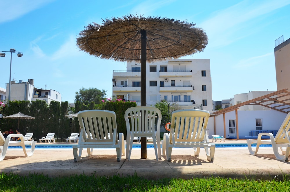 Aparthotel Vibra Bay — Swimming pool in San Antonio, Balearic Islands