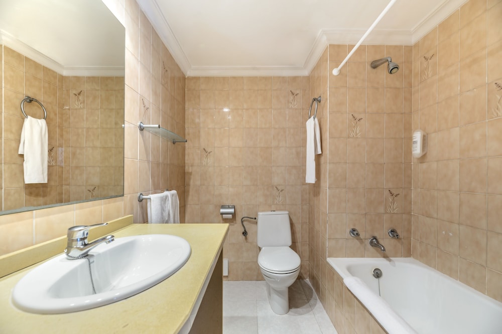 Aparthotel Vibra Bay — Hotel rooms in San Antonio, Balearic Islands