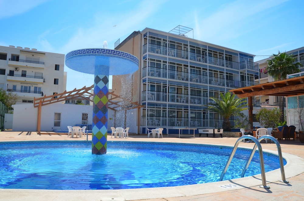 Aparthotel Vibra Bay — Swimming pool in San Antonio, Balearic Islands
