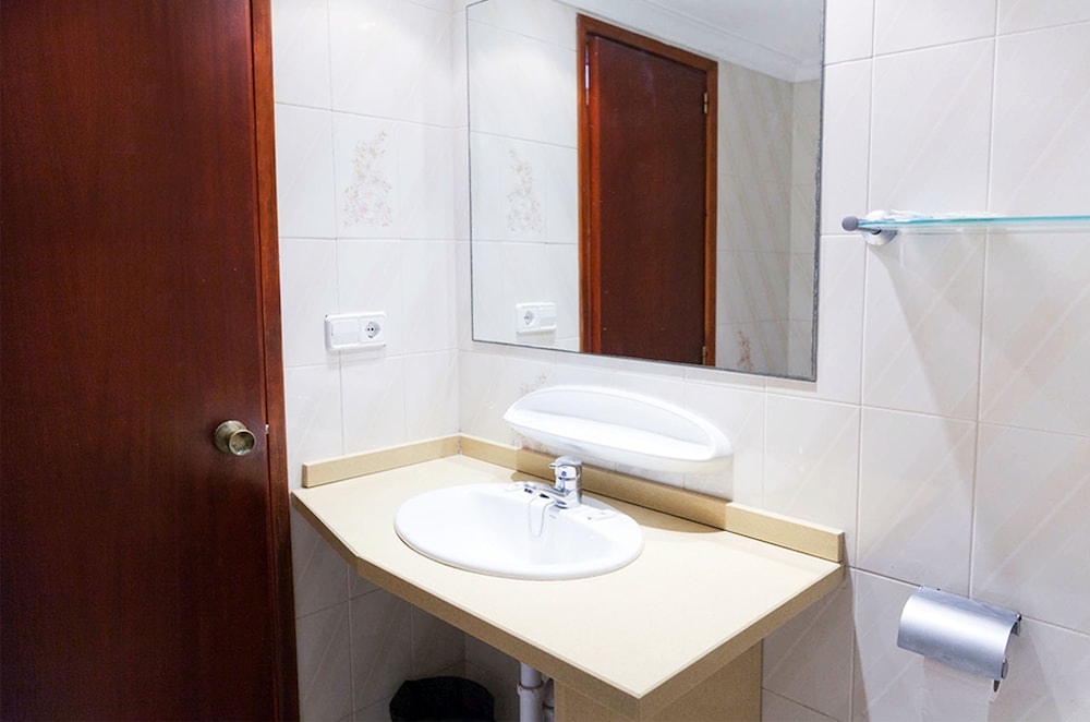 Aparthotel Vibra Bay — Hotel rooms in San Antonio, Balearic Islands